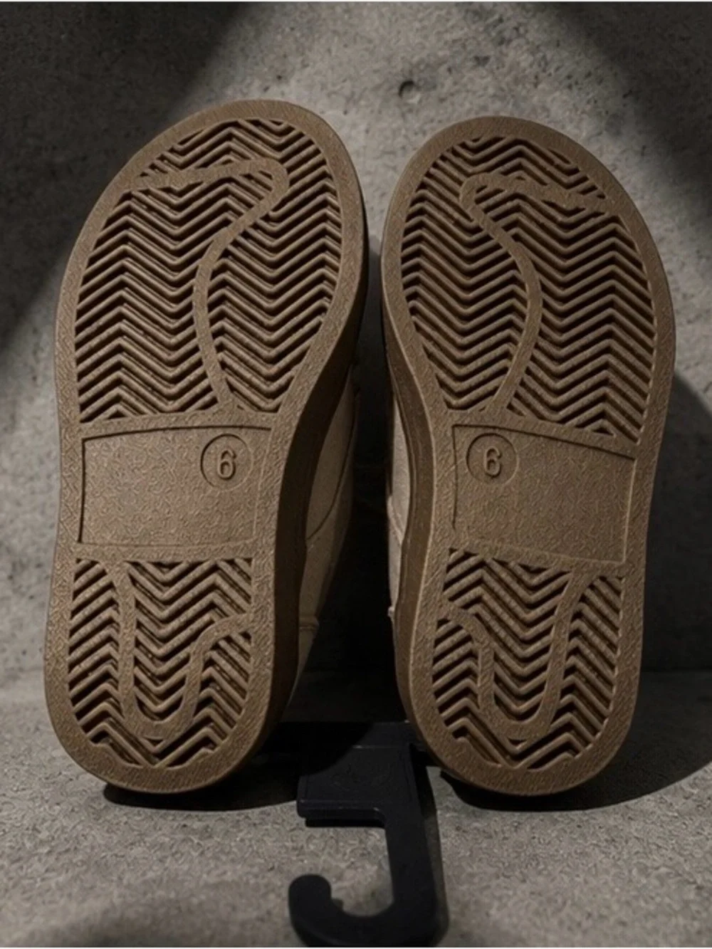 GAP suede upper